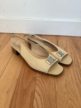 Salvatore Ferragamo Beige Leather Slingback Peep-Toe Heels Y2K Vintage